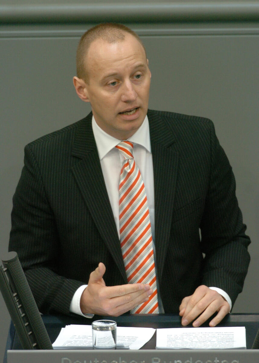 Michael Kauch, FDP, Bundestagsabgeordneter, Abgeordneter, Mitglied des Deutschen Bundestages, MdB, Rede, Deutscher Bundestag, 91. Sitzung, TOP 3, Thema: Patientenverfügungen.; Rednerpult. Kauch, Michael Michael Kauch, FDP, Bundestagsabgeordneter, Abgeordneter, Mitglied des Deutschen Bundestages, MdB, Rede, Deutscher Bundestag, 91. Sitzung, TOP 3, Thema: Patientenverfügungen.; Rednerpult.