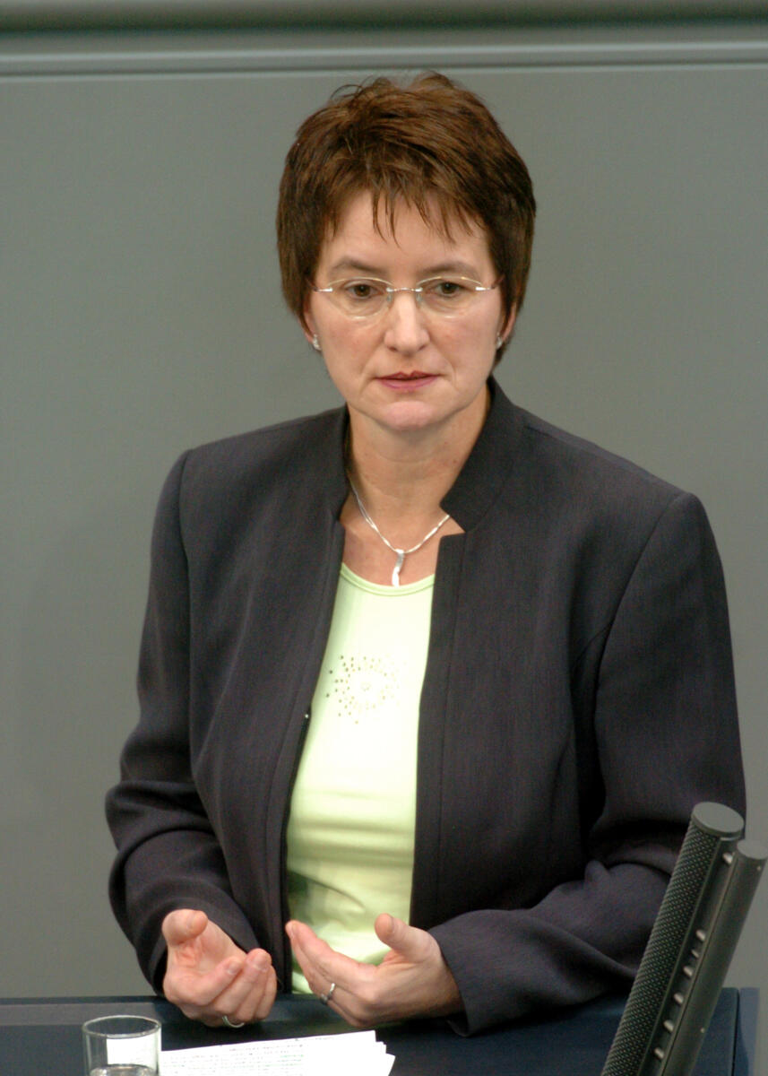Granold, Ute Ute Granold, CDU/CSU, Bundestagsabgeordnete, Abgeordnete, Mitglied des Deutschen Bundestages, MdB, Rede, Deutscher Bundestag, 85. Sitzung, TOP 3, Thema: Schutz und Förderung von Frauen, Redner 14.; Rednerpult.