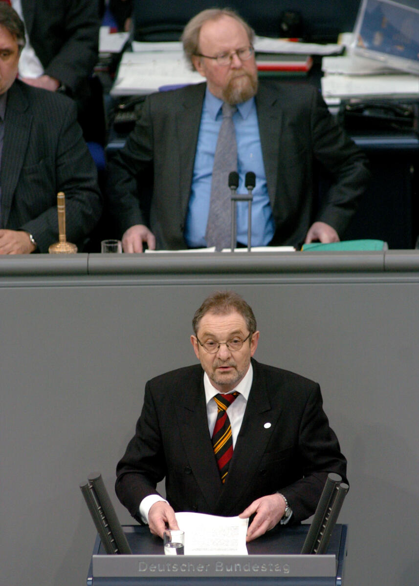 Hans-Peter Thul, CDU/CSU, Bundestagsabgeordneter, Abgeordneter, Mitglied des Deutschen Bundestages, MdB, Rede, Deutscher Bundestag, 82. Sitzung, TOP 4 ZP 2 und 3, Thema: Reg. Erkl.: Bundeskanzlerin zum Europäischen Rat am 8. und 9. März 2007, Aussprache und Vorlagen. Vorsitz: Bundestagsvizepräsident Dr. Wolfgang Thierse, SPD.; Rednerpult. Thul, Hans Peter; Thierse, Wolfgang Hans-Peter Thul, CDU/CSU, Bundestagsabgeordneter, Abgeordneter, Mitglied des Deutschen Bundestages, MdB, Rede, Deutscher Bundestag, 82. Sitzung, TOP 4 ZP 2 und 3, Thema: Reg. Erkl.: Bundeskanzlerin zum Europäischen Rat am 8. und 9. März 2007, Aussprache und Vorlagen. Vorsitz: Bundestagsvizepräsident Dr. Wolfgang Thierse, SPD.; Rednerpult.