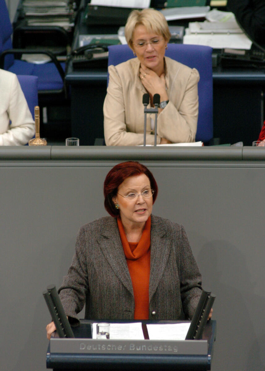 Heidemarie Wieczorek-Zeul, BMin., SPD, Bundestagsabgeordnete, Abgeordnete, Mitglied des Deutschen Bundestages, MdB, Rede, Deutscher Bundestag, 79. Sitzung, TOP 4, Thema: Entwicklungspolitik, Vorsitz: Bundestagsvizepräsidentin Dr. h. c. Susanne Kastner, SPD.; Rednerpult. Wieczorek-Zeul, Heidemarie; Kastner, Susanne Heidemarie Wieczorek-Zeul, BMin., SPD, Bundestagsabgeordnete, Abgeordnete, Mitglied des Deutschen Bundestages, MdB, Rede, Deutscher Bundestag, 79. Sitzung, TOP 4, Thema: Entwicklungspolitik, Vorsitz: Bundestagsvizepräsidentin Dr. h. c. Susanne Kastner, SPD.; Rednerpult.