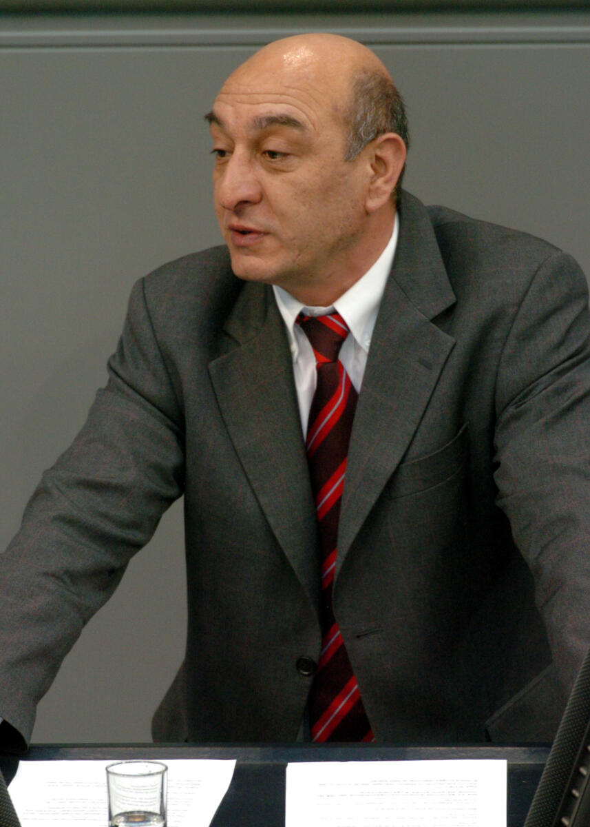 Aydin, Hüseyin Kenan Hüseyin Kenan Aydin, DIE LINKE, Bundestagsabgeordneter, Abgeordneter, Mitglied des Deutschen Bundestages, MdB, Rede, Deutscher Bundestag, 79. Sitzung, TOP 4, Thema: Entwicklungspolitik, Redner 4.; Rednerpult.