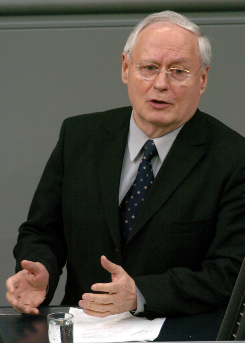 Lafontaine, Oskar Oskar Lafontaine, DIE LINKE, Bundestagsabgeordneter, Abgeordneter, Mitglied des Deutschen Bundestages, MdB, Rede, Deutscher Bundestag, 79. Sitzung, TOP 3, Thema: Jahreswirtschaftsbericht 2007, Redner 4.; Rednerpult.