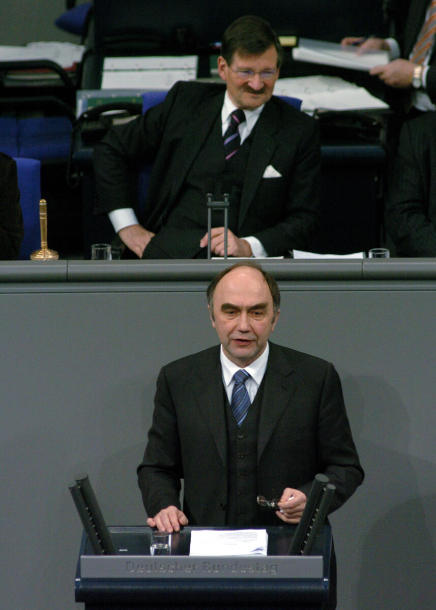 Dr. Christoph Bergner, PSts., CDU/CSU, Bundestagsabgeordneter, Abgeordneter, Mitglied des Deutschen Bundestages, MdB, Rede, Deutscher Bundestag, 77. Sitzung, TOP 22, Thema: Doping im Sport. Vorsitz: Bundestagsvizepräsident Dr. Hermann Otto Solms, FDP.; Rednerpult. Bergner, Christoph; Solms, Hermann Otto Dr. Christoph Bergner, PSts., CDU/CSU, Bundestagsabgeordneter, Abgeordneter, Mitglied des Deutschen Bundestages, MdB, Rede, Deutscher Bundestag, 77. Sitzung, TOP 22, Thema: Doping im Sport. Vorsitz: Bundestagsvizepräsident Dr. Hermann Otto Solms, FDP.; Rednerpult.