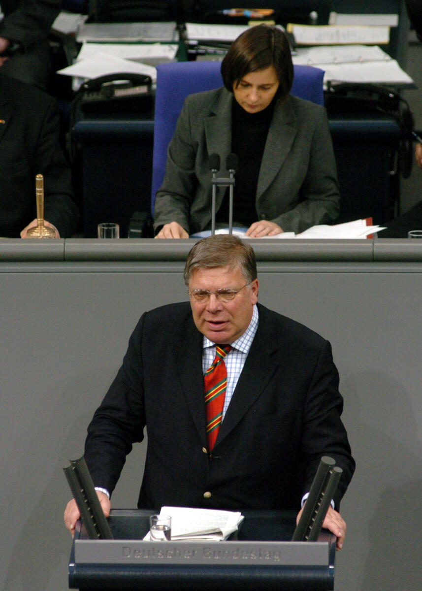 Danckert, Peter; Göring-Eckardt, Katrin Dr. Peter Danckert, SPD, Bundestagsabgeordneter, Abgeordneter, Mitglied des Deutschen Bundestages, MdB, Rede, Deutscher Bundestag, 77. Sitzung, TOP 22, Thema: Doping im Sport. Vorsitz: Bundestagsvizepräsidentin Katrin Göring-Eckardt, Bündnis 90/Die Grünen.; Rednerpult.