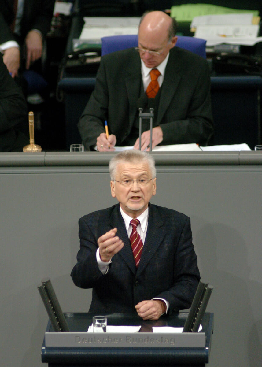 Grasedieck, Dieter; Lammert, Norbert Dieter Grasedieck, SPD, Bundestagsabgeordneter, Abgeordneter, Mitglied des Deutschen Bundestages, MdB, Rede, Deutscher Bundestag, 76. Sitzung, TOP 4, ZP 2, Thema: Forschungsrahmenprogramm der EU. Vorsitz: Bundestagspräsident Dr. Norbert Lammert, CDU/CSU.; Rednerpult.