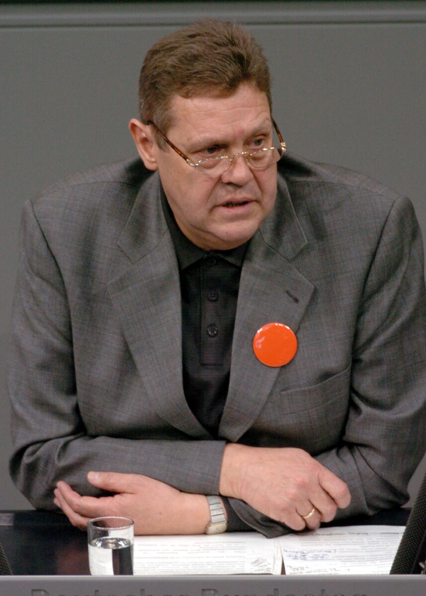 Willi Brase, SPD, Bundestagsabgeordneter, Abgeordneter, Mitglied des Deutschen Bundestages, MdB, Rede, Deutscher Bundestag, 76. Sitzung, TOP 5, Thema: Jugendarbeitsschutzgesetz, Redner 10.; Rednerpult. Brase, Willi Willi Brase, SPD, Bundestagsabgeordneter, Abgeordneter, Mitglied des Deutschen Bundestages, MdB, Rede, Deutscher Bundestag, 76. Sitzung, TOP 5, Thema: Jugendarbeitsschutzgesetz, Redner 10.; Rednerpult.