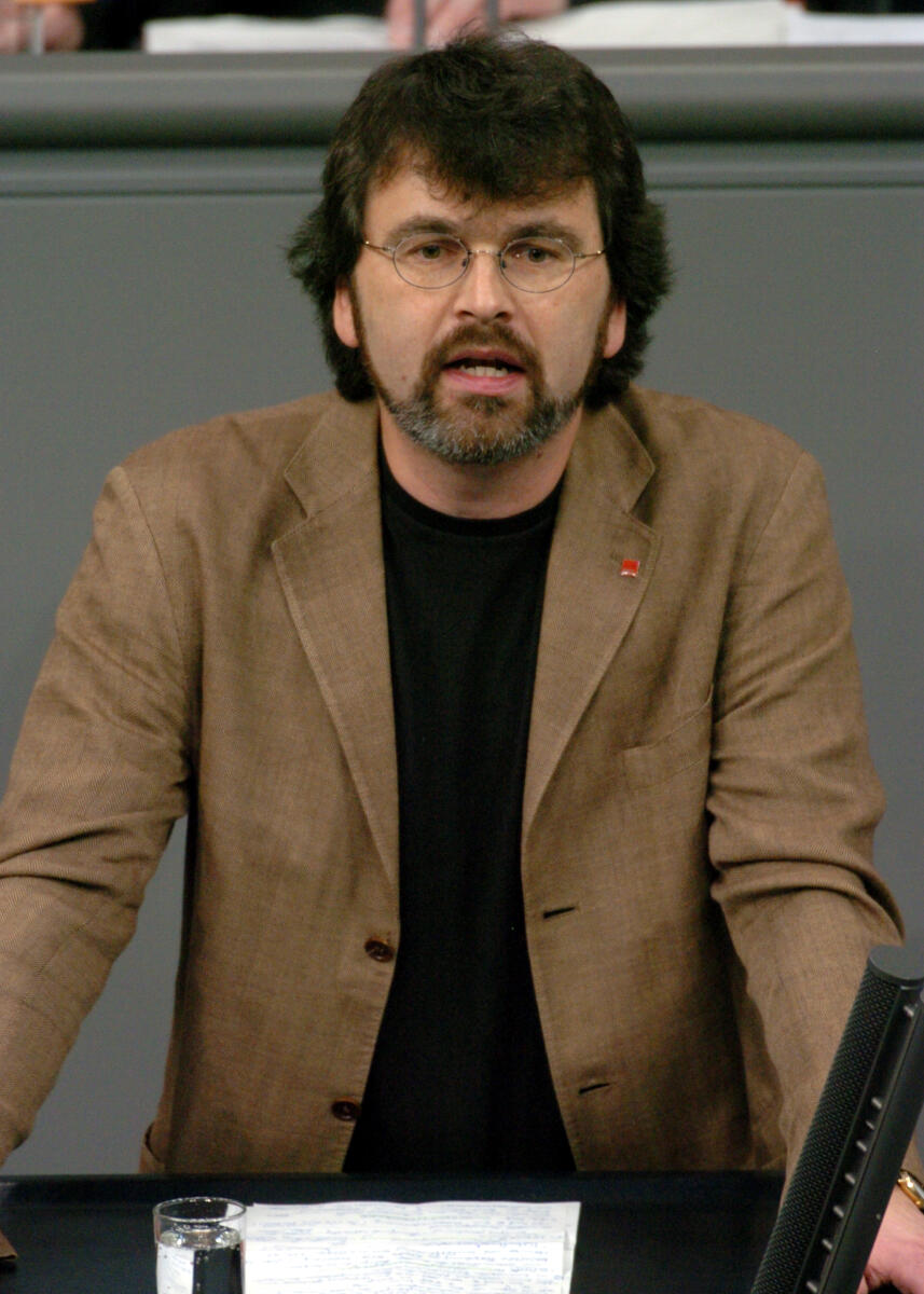 Röspel, René Rene Röspel, SPD, Bundestagsabgeordneter, Abgeordneter, Mitglied des Deutschen Bundestages, MdB, Rede, Deutscher Bundestag, 76. Sitzung, TOP 4, ZP 2, Thema: Forschungsrahmenprogramm der EU, Redner 3.; Rednerpult.