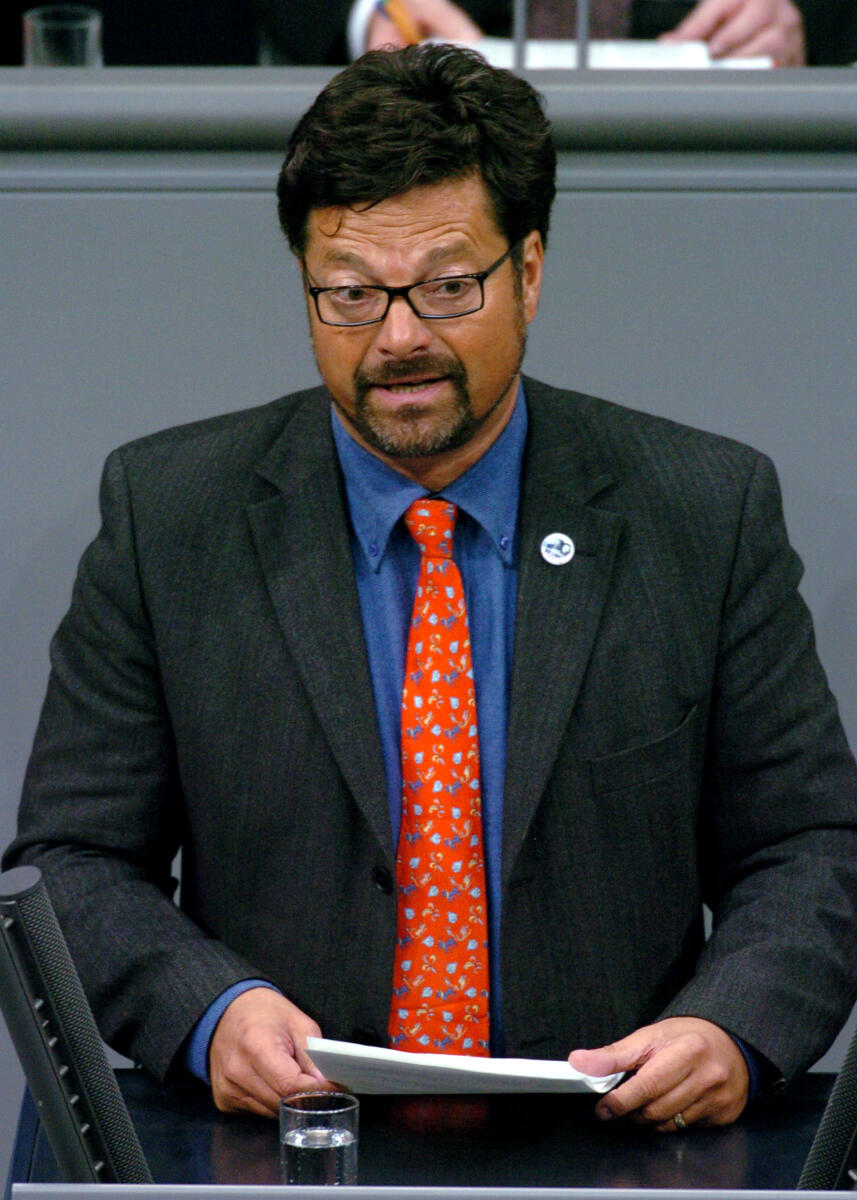 Dehm, Diether Dr. Diether Dehm, DIE LINKE., Bundestagsabgeordneter, Abgeordneter, Mitglied des Deutschen Bundestages, MdB, Rede, Deutscher Bundestag, 73. Sitzung, TOP 4, Thema: EU-Ratspräsidentschaft und Vorlagen, Redner 8.; Rednerpult.