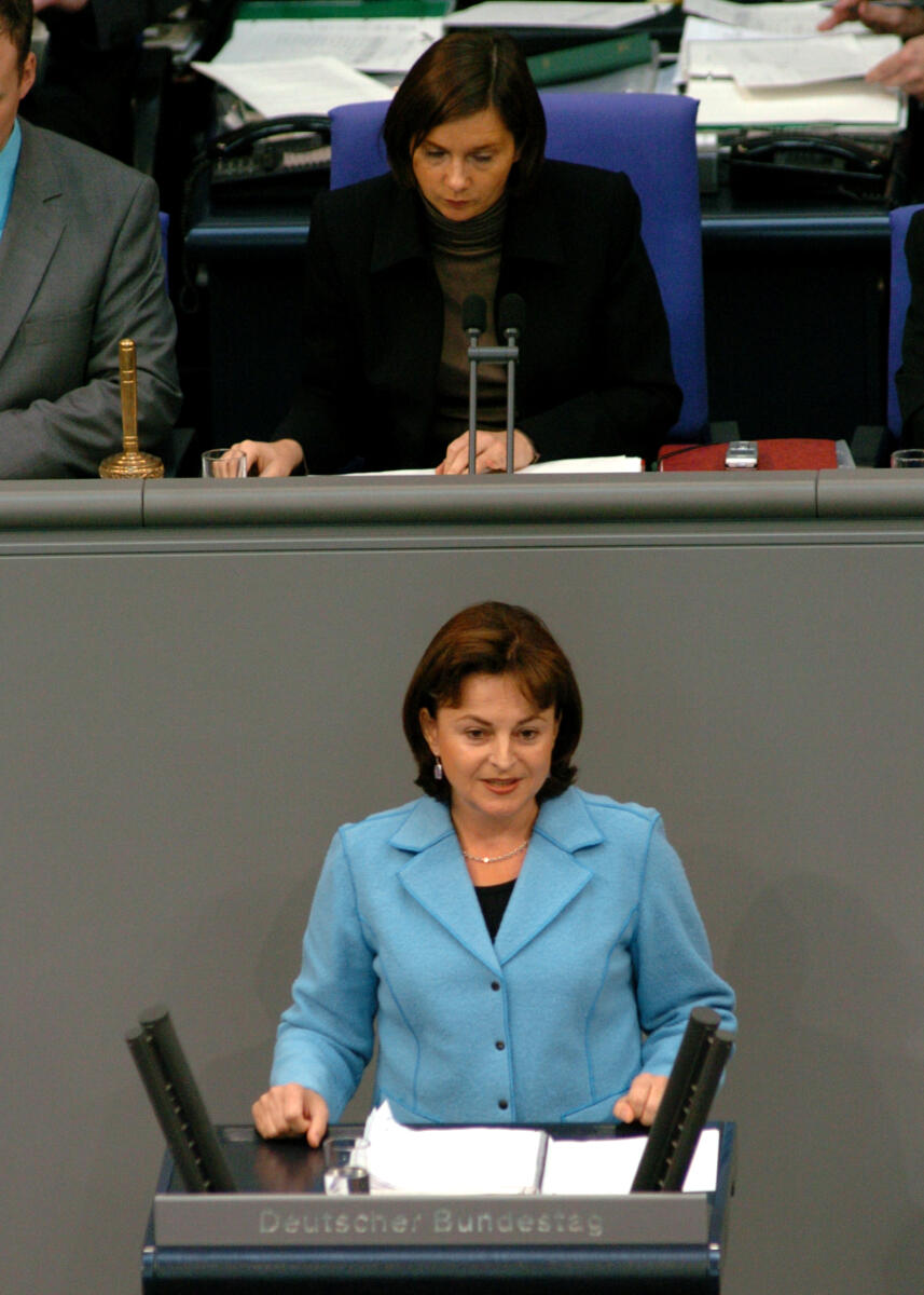 Mortler, Marlene; Göring-Eckardt, Katrin Marlene Mortler, CDU/CSU, MdB, Rede im Deutschen Bundestag, 57.Sitzung, TOP 04, Thema: "Agrarpolitik", Vorsitz: Bundestagsvizepräsidentin Katrin Göring-Eckardt, Bündnis 90/Die Grünen.; Rednerpult, Bundestagsabgeordnete, Abgeordnete