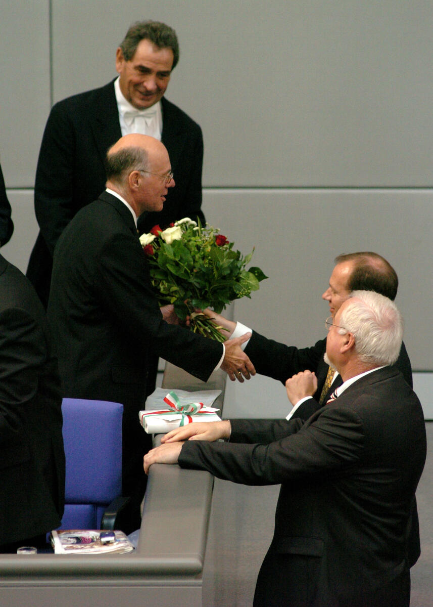  Dr. Norbert Lammert, CDU/CSU, nach seiner Wahl als neu gewählter Bundestagspräsident.