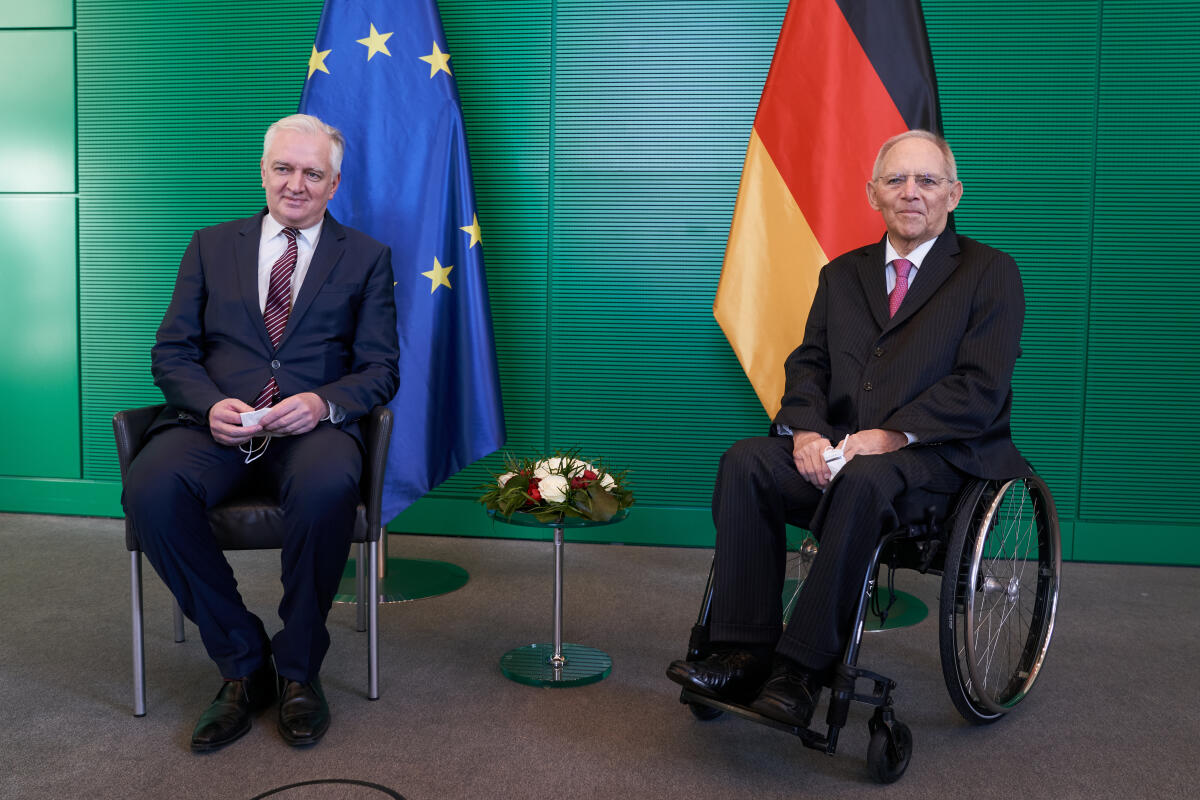 Bundestagspräsident Wolfgang Schäuble (r), CDU/CSU, MdB, empfängt den polnischen Vize-Ministerpräsidenten Jaroslaw Gowin zu einem Gespräch. Schäuble, Wolfgang Bundestagspräsident Wolfgang Schäuble (r), CDU/CSU, MdB, empfängt den polnischen Vize-Ministerpräsidenten Jaroslaw Gowin zu einem Gespräch.