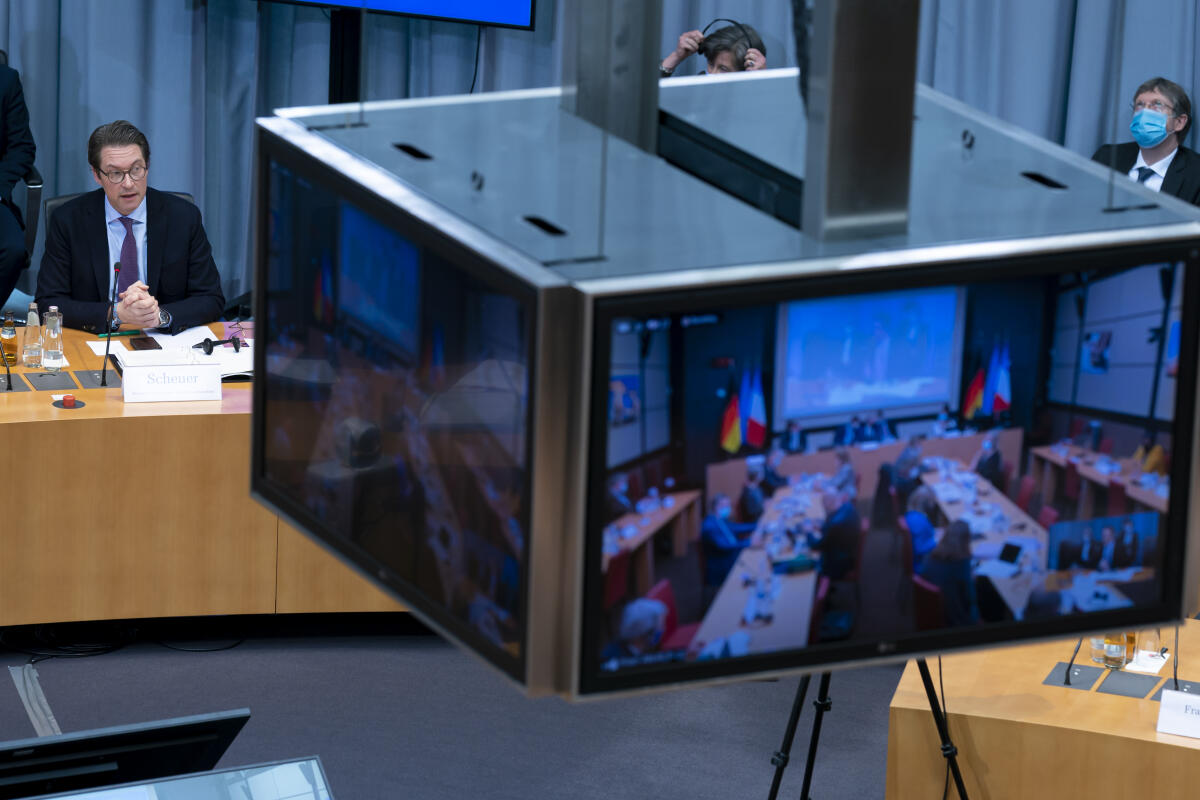 Bundesminister für Verkehr und digitale Infrastruktur, Andreas Scheuer, CDU/CSU, MdB, bei der 5. Sitzung der Deutsch-Französischen Parlamentarischen Versammlung, die aufgrund der Corona-Pandemie als Videokonferenz stattfindet. Scheuer, Andreas Bundesminister für Verkehr und digitale Infrastruktur, Andreas Scheuer, CDU/CSU, MdB, bei der 5. Sitzung der Deutsch-Französischen Parlamentarischen Versammlung, die aufgrund der Corona-Pandemie als Videokonferenz stattfindet.