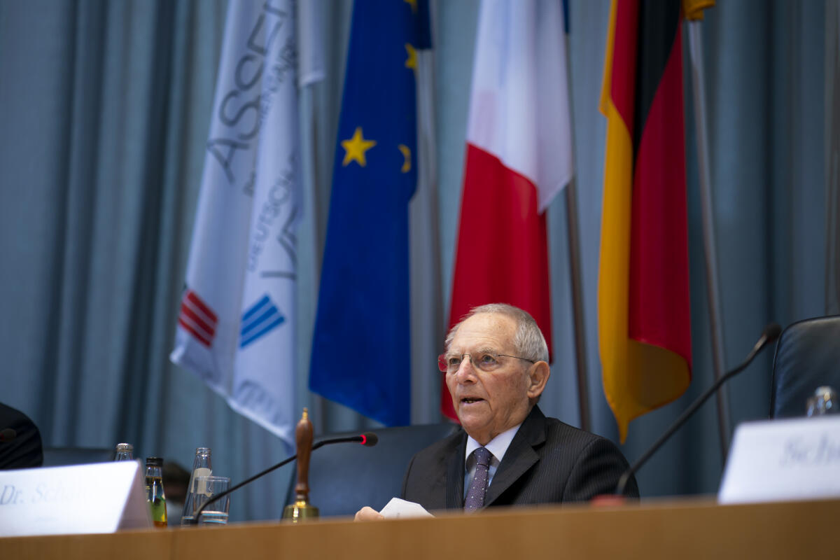 Bundestagspräsident Wolfgang Schäuble, CDU/CSU, MdB, bei der 5. Sitzung der Deutsch-Französischen Parlamentarischen Versammlung, die aufgrund der Corona-Pandemie als Videokonferenz stattfindet. Schäuble, Wolfgang Bundestagspräsident Wolfgang Schäuble, CDU/CSU, MdB, bei der 5. Sitzung der Deutsch-Französischen Parlamentarischen Versammlung, die aufgrund der Corona-Pandemie als Videokonferenz stattfindet.