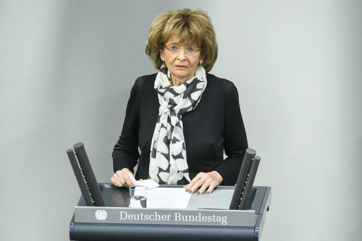 Der Bundestag gedenkt der Opfer des Nationalsozialismus in seiner jährlichen Gedenkstunde im Plenarsaal des Reichstagsgebäudes.; Dr. h.c. Charlotte Knobloch, Präsidentin der Israelitischen Kultusgemeinde München und Oberbayern, hält die Gedenkrede. Knobloch, Charlotte Der Bundestag gedenkt der Opfer des Nationalsozialismus in seiner jährlichen Gedenkstunde im Plenarsaal des Reichstagsgebäudes.; Dr. h.c. Charlotte Knobloch, Präsidentin der Israelitischen Kultusgemeinde München und Oberbayern, hält die Gedenkrede.