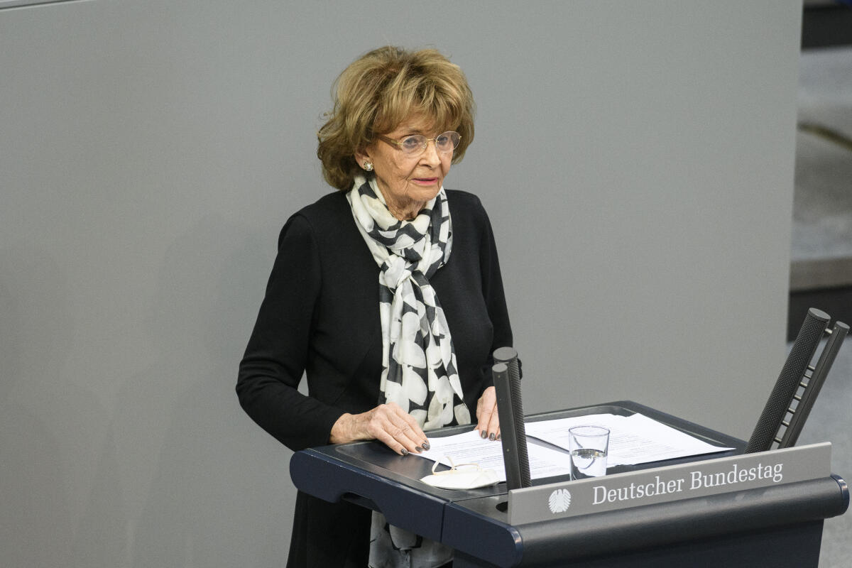 Knobloch, Charlotte Der Bundestag gedenkt der Opfer des Nationalsozialismus in seiner jährlichen Gedenkstunde im Plenarsaal des Reichstagsgebäudes.; Dr. h.c. Charlotte Knobloch, Präsidentin der Israelitischen Kultusgemeinde München und Oberbayern, hält die Gedenkrede.