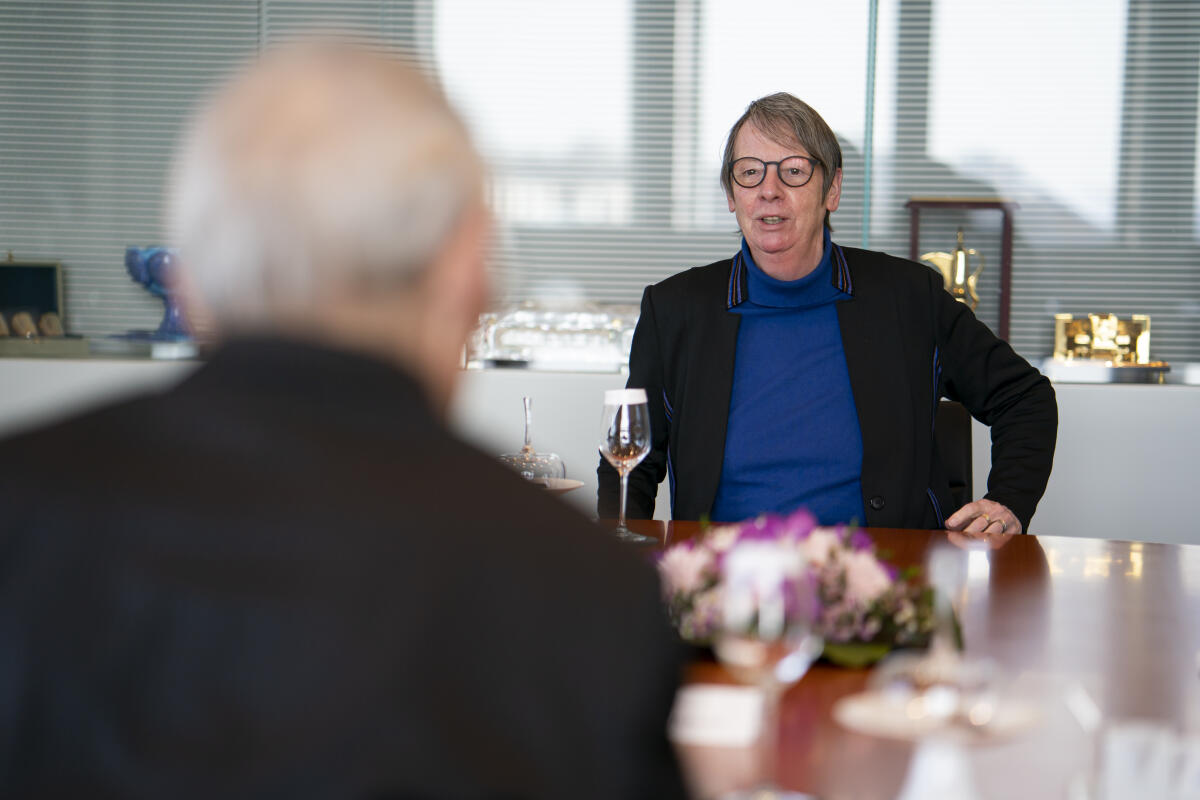 Aushändigung der Insignien des Verdienstkreuzes I. Klasse des Verdienstordens der Bundesrepublik Deutschland an Bundesministerin a.D. Dr. Barbara Hendricks (im Bild), SPD, MdB, durch Bundestagspräsident Wolfgang Schäuble, CDU/CSU, MdB. Hendricks, Barbara Aushändigung der Insignien des Verdienstkreuzes I. Klasse des Verdienstordens der Bundesrepublik Deutschland an Bundesministerin a.D. Dr. Barbara Hendricks (im Bild), SPD, MdB, durch Bundestagspräsident Wolfgang Schäuble, CDU/CSU, MdB.