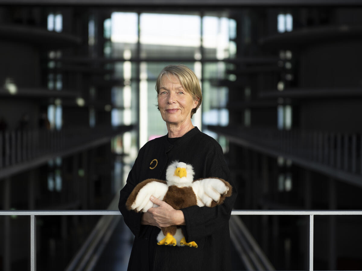 Vorsitzwechsel an Charlotte Schneidewind-Hartnagel, Bündnis 90/Die Grünen, MdB, in der Kinderkommission - Portrait. Schneidewind-Hartnagel, Charlotte Vorsitzwechsel an Charlotte Schneidewind-Hartnagel, Bündnis 90/Die Grünen, MdB, in der Kinderkommission - Portrait.