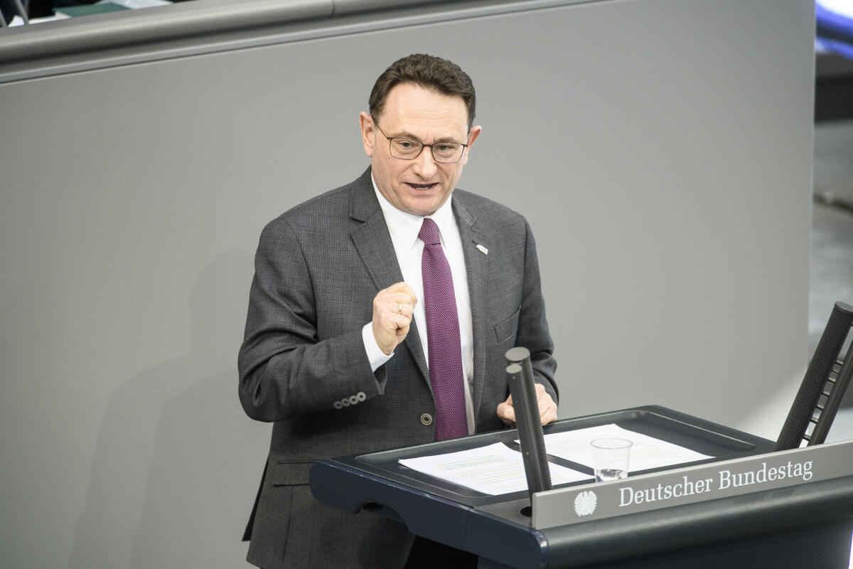 Lange, Ulrich Ulrich Lange, CDU/CSU, MdB, hält eine Rede zu TOP 26, ZP 7: Modernisierung des Personenbeförderungsrechts.