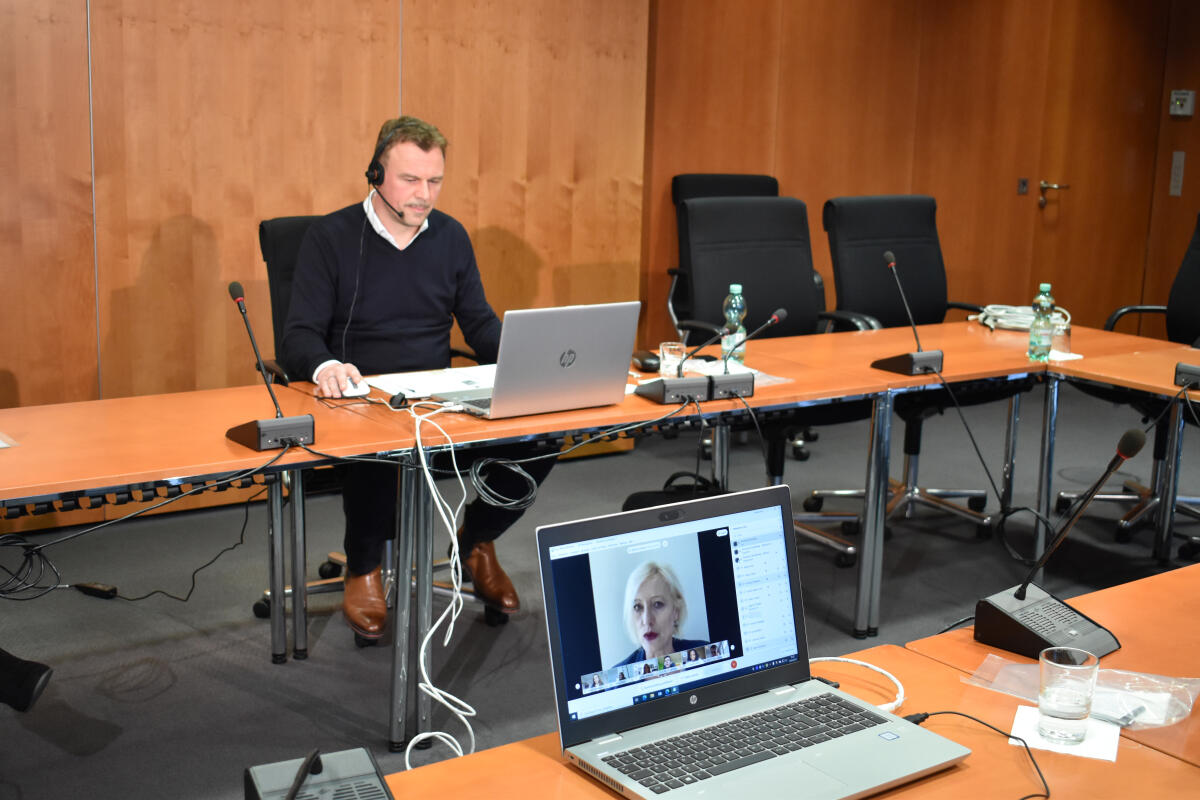 Przyrowski, Sebastian Bundestagsvizepräsidentin Dagmar Ziegler im Gespräch mit den Jugendlichen des Jugendmedienworkshops 2021. 