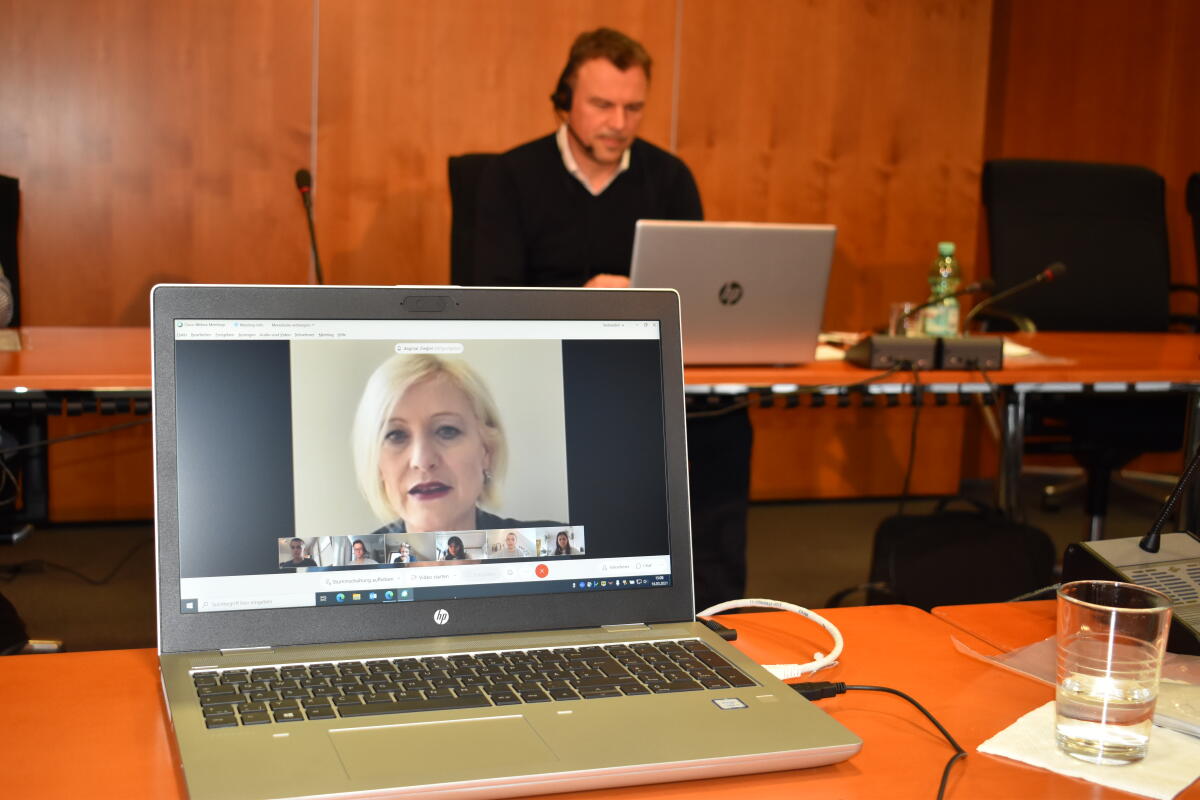 Gesprächsrunde der Jugendlichen mit der Schirmherrin und Bundestagsvizepräsidentin Dagmar Ziegler während des Jugendmedienworkshops 2021.; Przyrowski, Sebastian Gesprächsrunde der Jugendlichen mit der Schirmherrin und Bundestagsvizepräsidentin Dagmar Ziegler während des Jugendmedienworkshops 2021.;