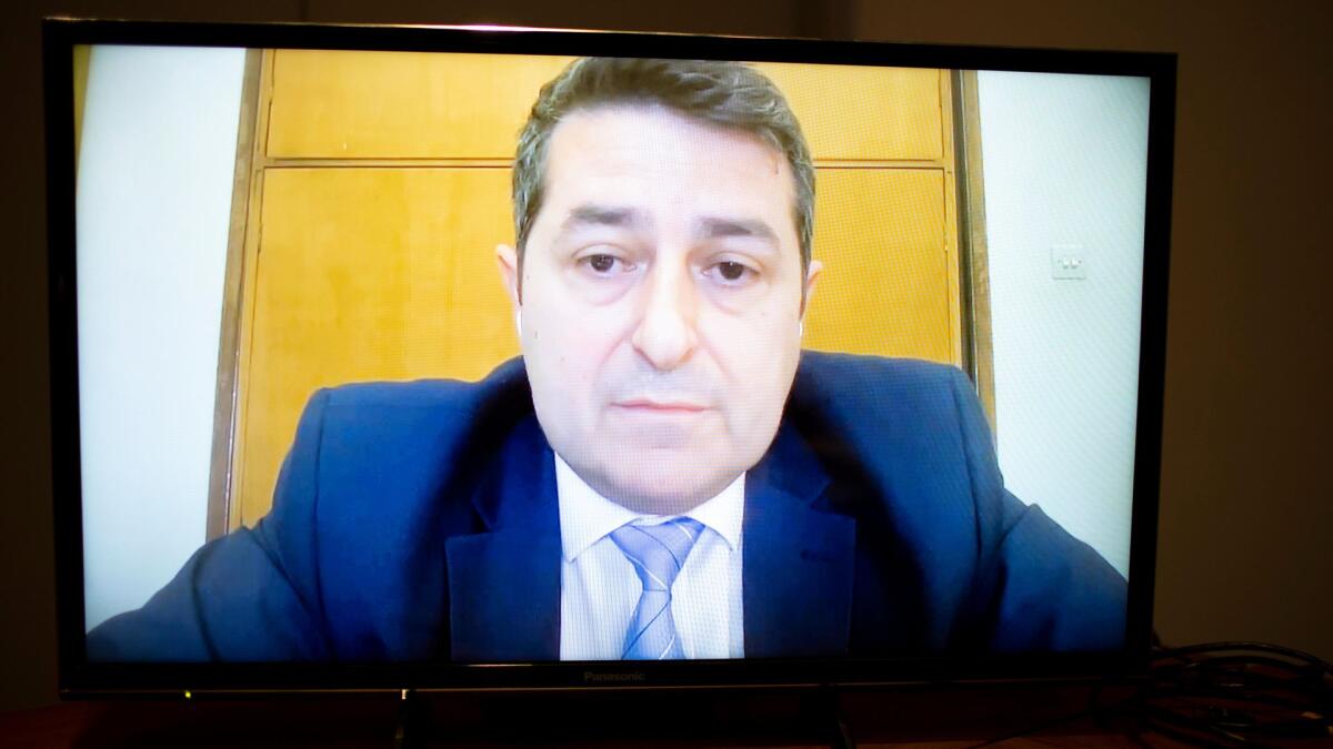 Georgius Mylonakis, Generalsekretär des griechischen Parlaments, im Gespräch mit Kollegen und Kolleginnen während des Treffens der Generalsekretärinnen und Generalsekretäre. ; Das Treffen fand, coronabedingt, als Videokonferenz statt. Mylonakis, Georgius Georgius Mylonakis, Generalsekretär des griechischen Parlaments, im Gespräch mit Kollegen und Kolleginnen während des Treffens der Generalsekretärinnen und Generalsekretäre. ; Das Treffen fand, coronabedingt, als Videokonferenz statt.
