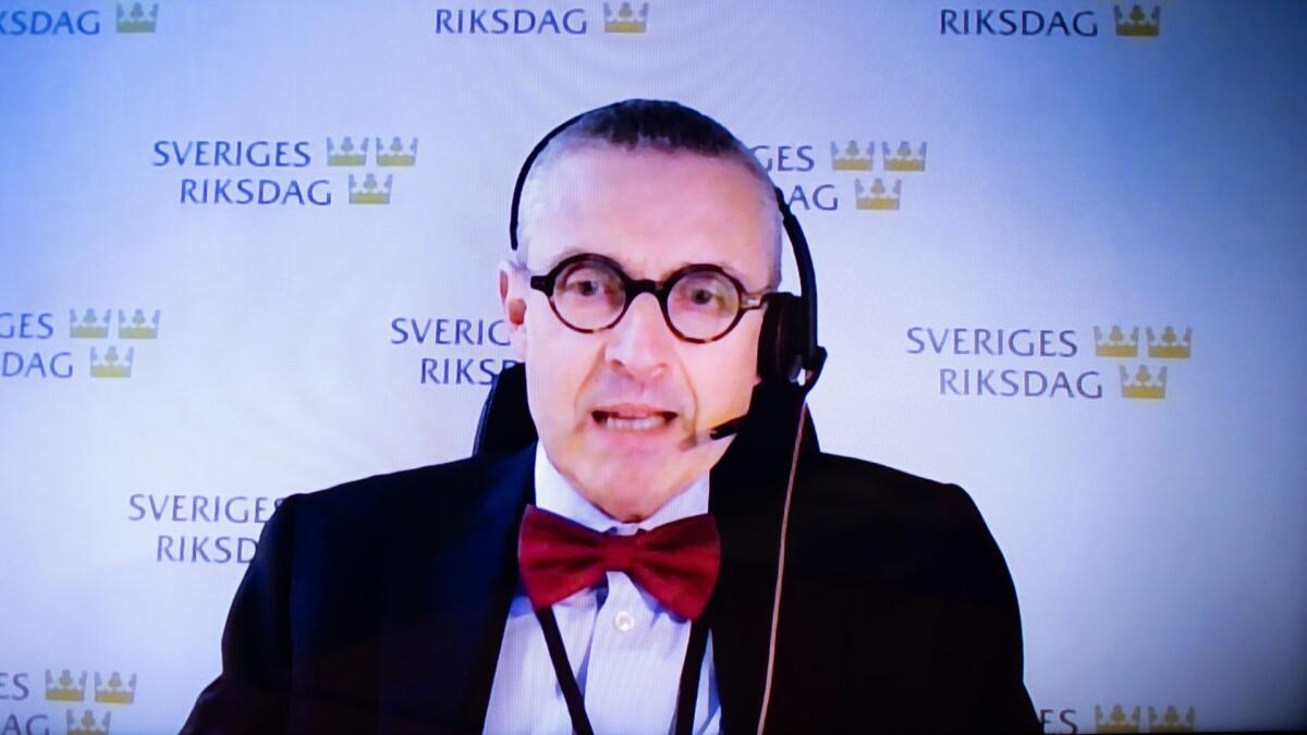 Claes Mårtensson, Stellvertretender Generalsekretär des schwedischen Riksdag, im Gespräch mit Kolleginnen und Kollegen während des Treffens der Generalsekretärinnen und Generalsekretäre.; Das Treffen fand, coronabedingt, im Videoformat statt. Mårtensson, Claes Claes Mårtensson, Stellvertretender Generalsekretär des schwedischen Riksdag, im Gespräch mit Kolleginnen und Kollegen während des Treffens der Generalsekretärinnen und Generalsekretäre.; Das Treffen fand, coronabedingt, im Videoformat statt.
