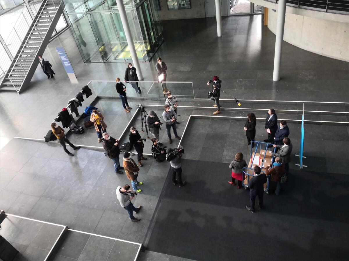 Übergabe der Petition "Gesundheitsreform für eine bessere Pflege" im Paul-Löbe-Haus Übergabe der Petition "Gesundheitsreform für eine bessere Pflege" im Paul-Löbe-Haus