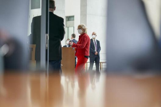 Lambrecht, Christine Marie-Elisabeth-Lüders-Haus, Anhörungssaal