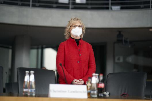 Lambrecht, Christine Marie-Elisabeth-Lüders-Haus, Anhörungssaal
