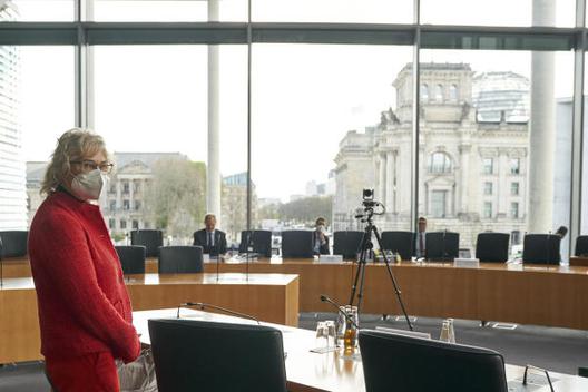 Lambrecht, Christine Marie-Elisabeth-Lüders-Haus, Anhörungssaal