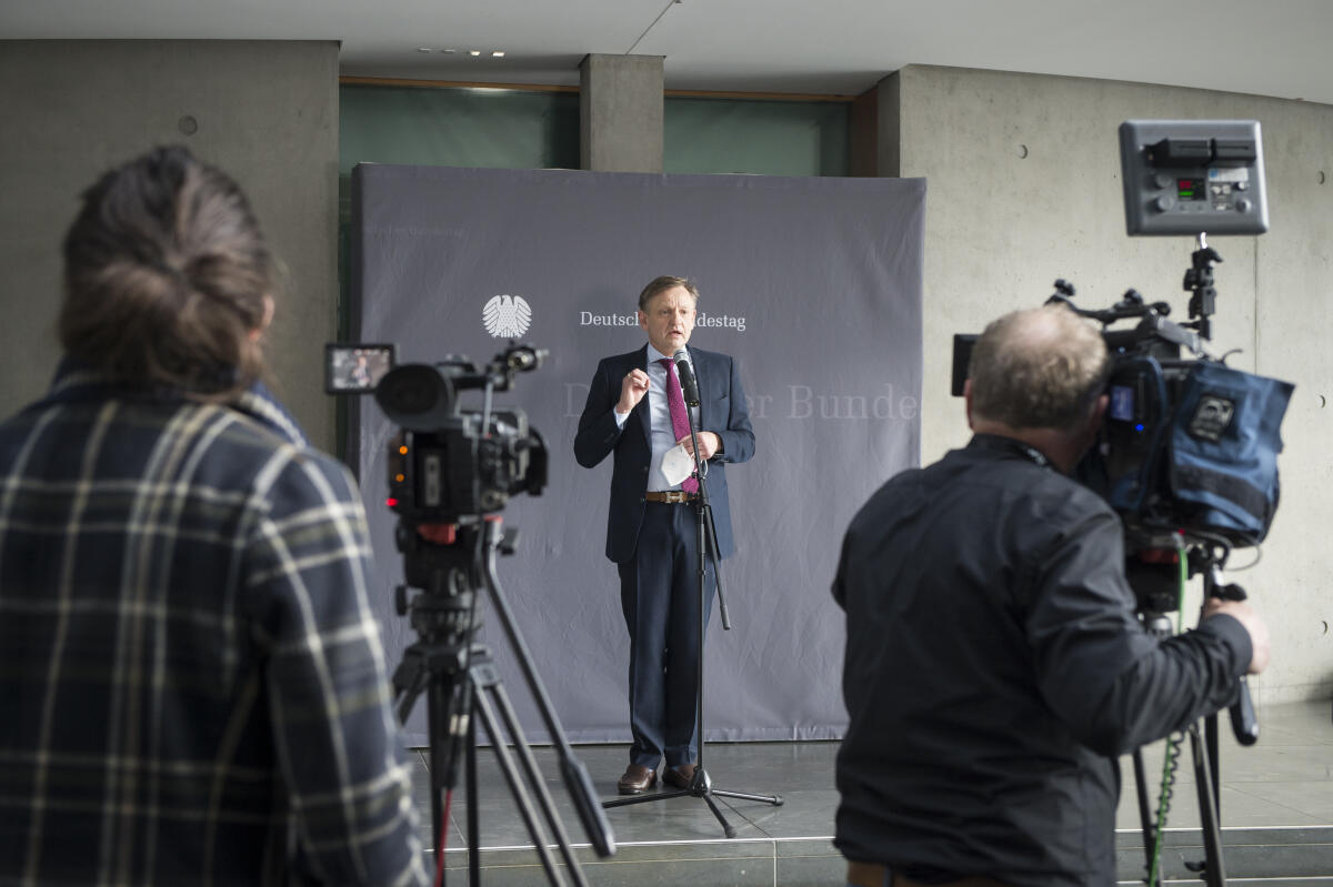 Gottschalk, Kay Der Vorsitzende des 3. Untersuchungsausschusses "Wirecard", Kay Gottschalk, AfD, MdB, gibt ein Pressestatement im Paul-Löbe-Haus, bevor die Anhörung von Bundesfinanzminister Olaf Scholz, SPD, beginnt.