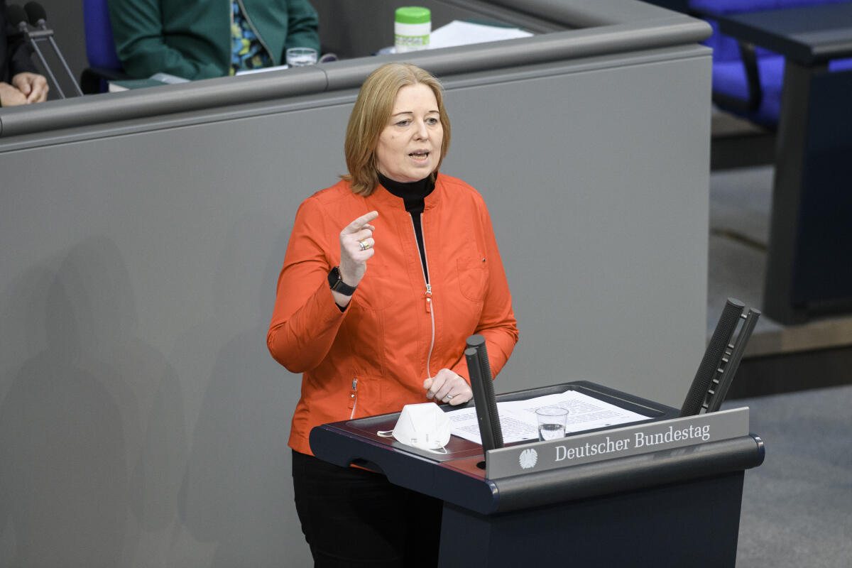 Bärbel Bas, MdB, SPD, haelt eine Rede, Debatte über Gesetz zum Schutz der Bevölkerung bei einer epidemischen Lage von nationaler Tragweite, Bevölkerungsschutzgesetz, aufgrund der Covid-19 Pandemie, Plenarsaal, Deutscher Bundestag. Bas, Bärbel Bärbel Bas, MdB, SPD, haelt eine Rede, Debatte über Gesetz zum Schutz der Bevölkerung bei einer epidemischen Lage von nationaler Tragweite, Bevölkerungsschutzgesetz, aufgrund der Covid-19 Pandemie, Plenarsaal, Deutscher Bundestag.