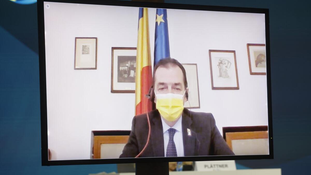 Ludovic Orban, Präsident der rumänischen Abgeordnetenkammer, im Gespräch mit Kolleginnen und Kollegen während der Konferenz der Parlamentspräsidentinnen und Parlamentspräsidenten der nationalen Parlamente der EU-Mitgliedstaaten und des Europäischen Parlaments (EU-PPK). Diese fand coronabedingt als Videkonferenz statt. Orban, Ludovic Ludovic Orban, Präsident der rumänischen Abgeordnetenkammer, im Gespräch mit Kolleginnen und Kollegen während der Konferenz der Parlamentspräsidentinnen und Parlamentspräsidenten der nationalen Parlamente der EU-Mitgliedstaaten und des Europäischen Parlaments (EU-PPK). Diese fand coronabedingt als Videkonferenz statt.
