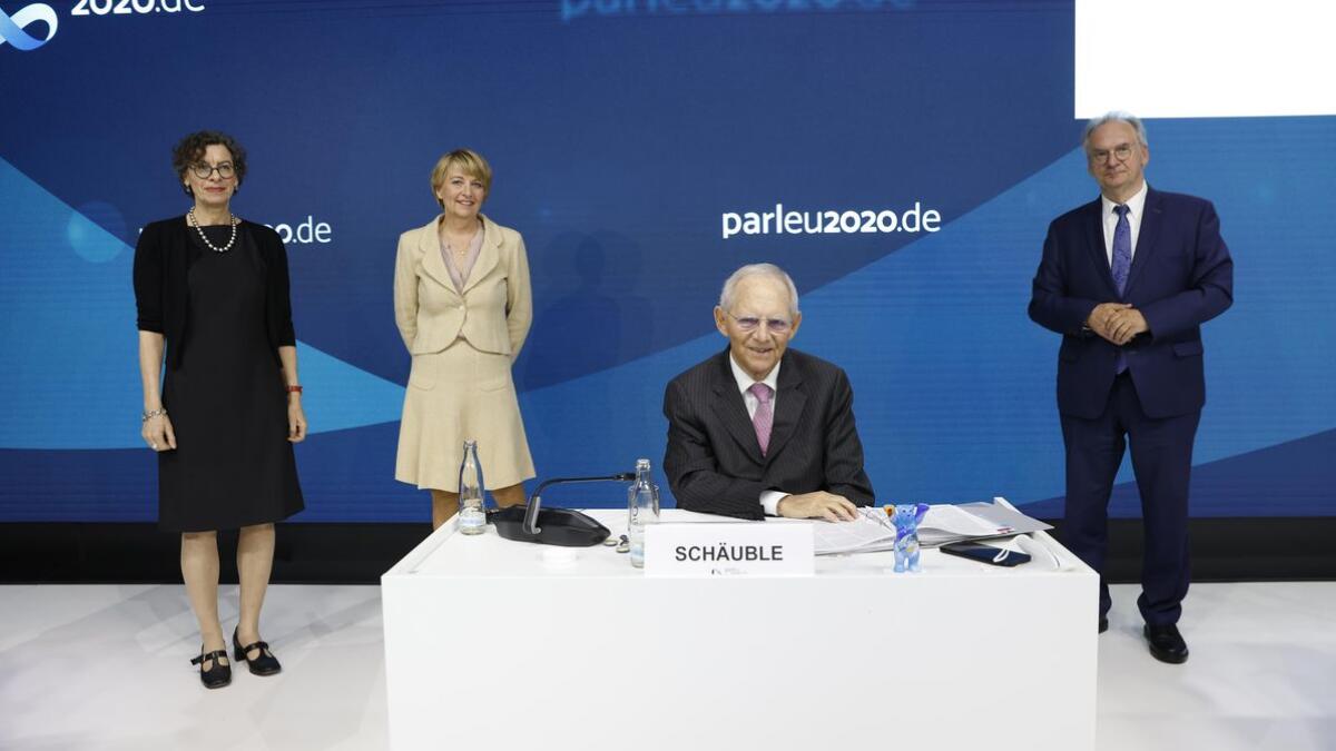 Von links nach rechts: Prof. Jeanette Hofmann, Professorin an der Freien Universität Berlin, Anke Plättner, Moderatorin, Dr. Wolfgang Schäuble, Präsident des Deutschen Bundestages und Dr. Reiner Haseloff, Präsident des Bundesrates, während der Konferenz der Parlamentspräsidentinnen und Parlamentspräsidenten der nationalen Parlamente der EU-Mitgliedstaaten und des Europäischen Parlaments (EU-PPK).; Diese fand coronabedingt als Videokonferenz statt. Hofmann, Jeanette; Plättner, Anke; Schäuble, Wolfgang; Haseloff, Reiner Von links nach rechts: Prof. Jeanette Hofmann, Professorin an der Freien Universität Berlin, Anke Plättner, Moderatorin, Dr. Wolfgang Schäuble, Präsident des Deutschen Bundestages und Dr. Reiner Haseloff, Präsident des Bundesrates, während der Konferenz der Parlamentspräsidentinnen und Parlamentspräsidenten der nationalen Parlamente der EU-Mitgliedstaaten und des Europäischen Parlaments (EU-PPK).; Diese fand coronabedingt als Videokonferenz statt.