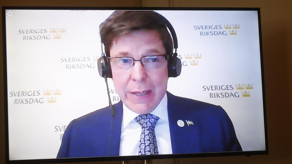 Andreas Norlén, Präsident des schwedischen Parlaments, im Gespräch mit Kolleginnen und Kollegen während der Konferenz der Parlamentspräsidentinnen und Parlamentspräsidenten der nationalen Parlamente der EU-Mitgliedstaaten und des Europäischen Parlaments (EU-PPK).; Diese fand coronabedingt als Videokonferenz statt. Norlén, Andreas Andreas Norlén, Präsident des schwedischen Parlaments, im Gespräch mit Kolleginnen und Kollegen während der Konferenz der Parlamentspräsidentinnen und Parlamentspräsidenten der nationalen Parlamente der EU-Mitgliedstaaten und des Europäischen Parlaments (EU-PPK).; Diese fand coronabedingt als Videokonferenz statt.