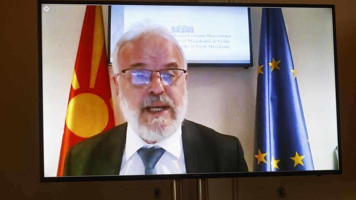 Talat Xhaferi, Präsident des Parlaments der Republik Nordmazedonien, im Gespräch mit Kolleginnen und Kollegen während der Konferenz der Parlamentspräsidentinnen und Parlamentspräsidenten der nationalen Parlamente der EU-Mitgliedstaaten und des Europäischen Parlaments (EU-PPK).; Coronabedingt fand diese im Videoformat statt. Xhaferi, Talat Talat Xhaferi, Präsident des Parlaments der Republik Nordmazedonien, im Gespräch mit Kolleginnen und Kollegen während der Konferenz der Parlamentspräsidentinnen und Parlamentspräsidenten der nationalen Parlamente der EU-Mitgliedstaaten und des Europäischen Parlaments (EU-PPK).; Coronabedingt fand diese im Videoformat statt.