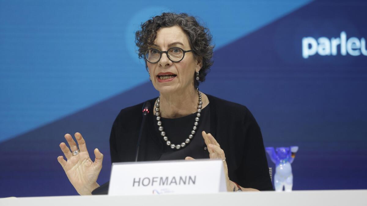 Prof. Jeanette Hofmann, Professorin an der Freien Universität Berlin, spricht während der Konferenz der Parlamentspräsidentinnen und Parlamentspräsidenten der nationalen Parlamente der EU-Mitgliedstaaten und des Europäischen Parlaments (EU-PPK) Hofmann, Jeanette Prof. Jeanette Hofmann, Professorin an der Freien Universität Berlin, spricht während der Konferenz der Parlamentspräsidentinnen und Parlamentspräsidenten der nationalen Parlamente der EU-Mitgliedstaaten und des Europäischen Parlaments (EU-PPK)