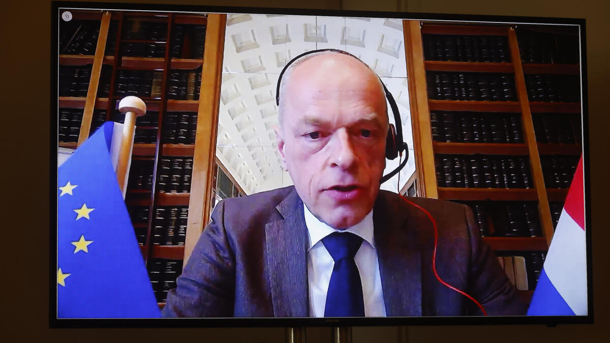 Jan Anthonie Bruijn, Präsident des niederländischen Senats, im Gespräch mit Kolleginnen und Kollegen während der Konferenz der Parlamentspräsidentinnen und Parlamentspräsidenten der nationalen Parlamente der EU-Mitgliedstaaten und des Europäischen Parlaments (EU-PPK) Bruijn, Jan Anthonie Jan Anthonie Bruijn, Präsident des niederländischen Senats, im Gespräch mit Kolleginnen und Kollegen während der Konferenz der Parlamentspräsidentinnen und Parlamentspräsidenten der nationalen Parlamente der EU-Mitgliedstaaten und des Europäischen Parlaments (EU-PPK)