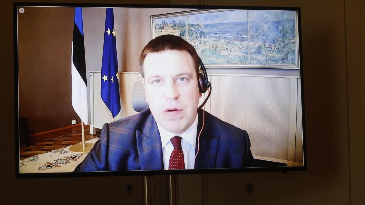 Ratas, Jüri Jüri Ratas, Präsident des estnischen Parlaments, im Gespräch mit Kolleginnen und Kollegen während der Kon­fer­enz der Parlamentspräsidentinnen und Parlamentspräsidenten der natio­nalen Par­la­mente der EU-Mit­glied­staaten und des Eu­ro­päi­schen Par­la­ments (EU-PPK)