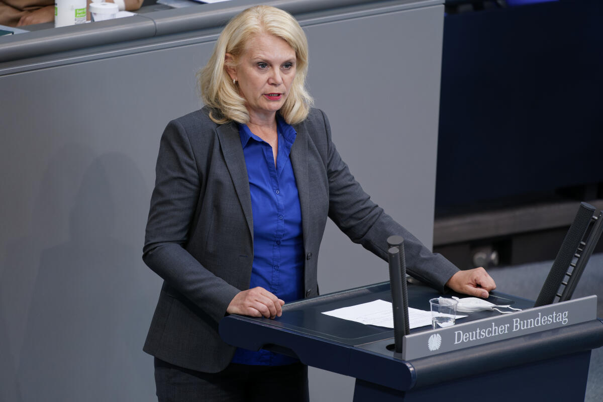 Dr. Saskia Ludwig, CDU/CSU, MdB, bei einer Rede während der 232.Plenarsitzung; Rede zum TOP 6: Tätigkeitsbericht des Petitionsausschusses 2020 Ludwig, Saskia Dr. Saskia Ludwig, CDU/CSU, MdB, bei einer Rede während der 232.Plenarsitzung; Rede zum TOP 6: Tätigkeitsbericht des Petitionsausschusses 2020