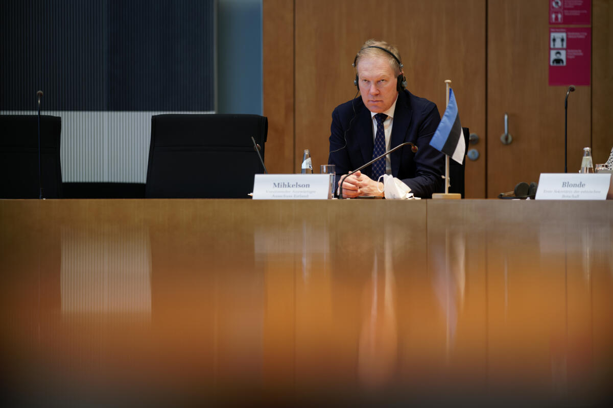 Gespräch des Verteidigungsausschusses unter dem Vorsitz von Wolfgang Hellmich, SPD, MdB, mit Marko Mihkelson (im Bild), Vorsitzender Auswärtiger Ausschuss Estland, Rihards Kols (Vorsitzender Auswärtiger Ausschuss Lettland) und Žygimantas Pavilionis (Vorsitzender Auswärtiger Ausschuss Litauen). Gespräch des Verteidigungsausschusses unter dem Vorsitz von Wolfgang Hellmich, SPD, MdB, mit Marko Mihkelson (im Bild), Vorsitzender Auswärtiger Ausschuss Estland, Rihards Kols (Vorsitzender Auswärtiger Ausschuss Lettland) und Žygimantas Pavilionis (Vorsitzender Auswärtiger Ausschuss Litauen).