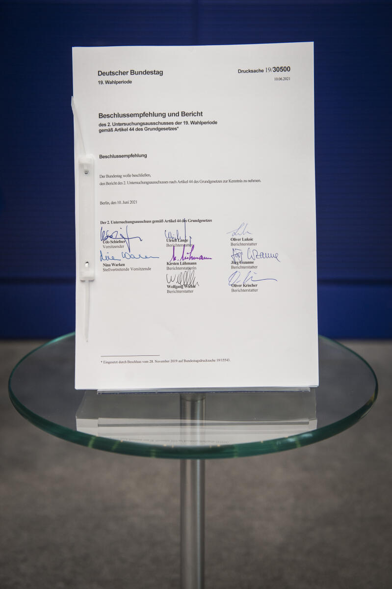  Übergabe des Berichtes des 2. Untersuchungsausschusses zur Infrastruktur für Personenkraftwagen (Pkw-Maut) - Abschlussbricht.