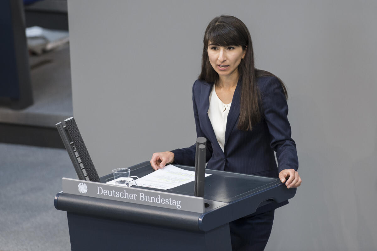 Bach, Bela Bela Bach, SPD, MdB, bei ihrer Rede zu TOP 44 "Lebensverhältnisse in ländlichen Räumen“, vor dem Plenum des Deutschen Bundestages.