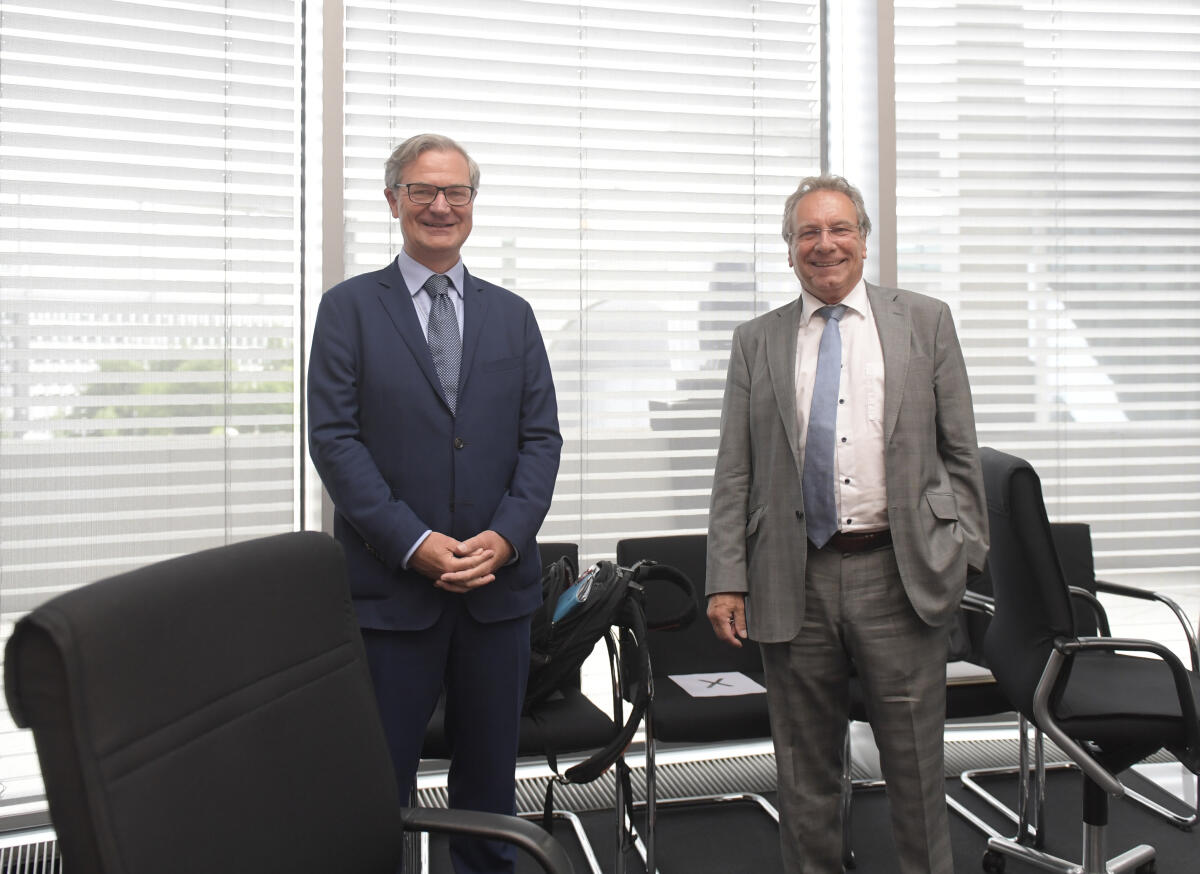 Der Präsident des Bundesrechnungshofes, Kay Scheller (l), zu Gast im Ausschuss für Wirtschaft und Energie im Deutschen Bundestag. Hier mit dem Ausschussvorsitzenden Klaus Ernst (r), Die Linke, MdB. Ernst, Klaus Der Präsident des Bundesrechnungshofes, Kay Scheller (l), zu Gast im Ausschuss für Wirtschaft und Energie im Deutschen Bundestag. Hier mit dem Ausschussvorsitzenden Klaus Ernst (r), Die Linke, MdB.