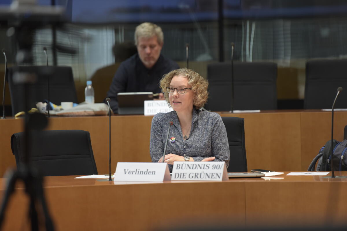 Dr. Julia Verlinden, Bündnis 90/Die Grünen, MdB, im Ausschuss für Wirtschaft und Energie im Deutschen Bundestag. Verlinden, Julia Dr. Julia Verlinden, Bündnis 90/Die Grünen, MdB, im Ausschuss für Wirtschaft und Energie im Deutschen Bundestag.
