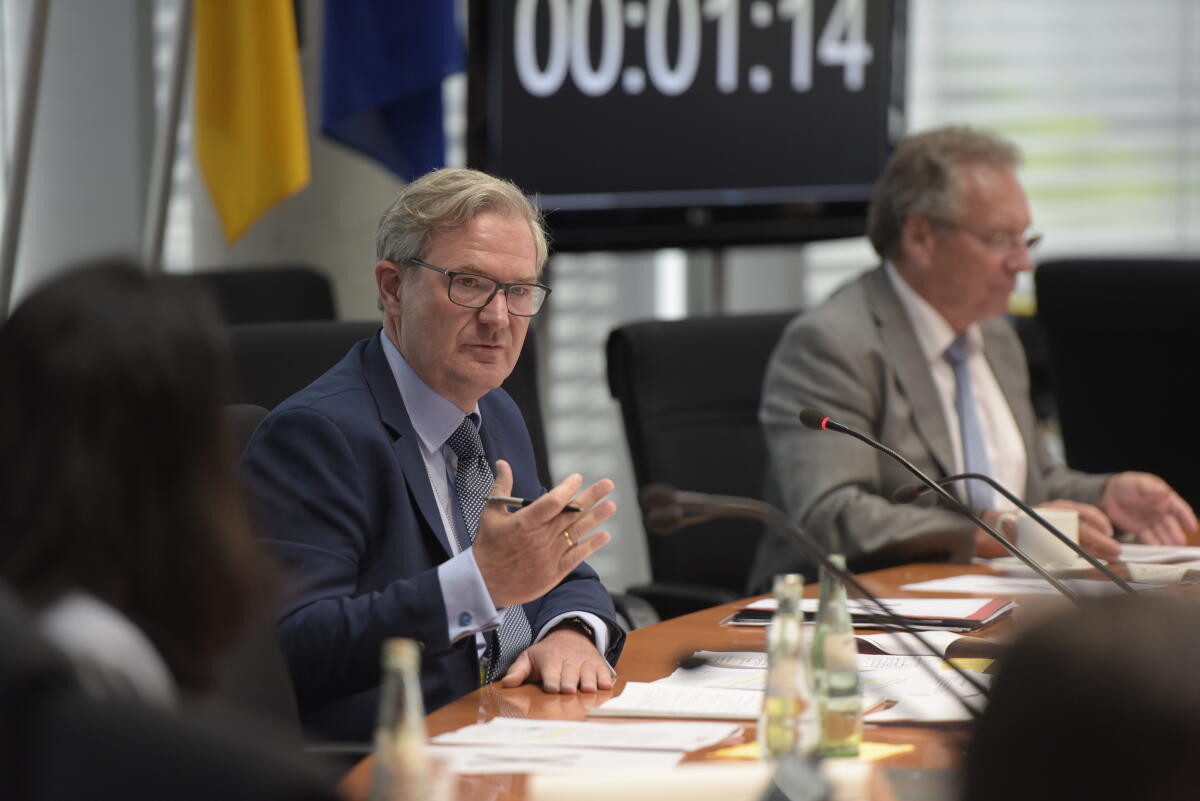Der Präsident des Bundesrechnungshofes, Kay Scheller (im Bild), zu Gast im Ausschuss für Wirtschaft und Energie im Deutschen Bundestag. Der Präsident des Bundesrechnungshofes, Kay Scheller (im Bild), zu Gast im Ausschuss für Wirtschaft und Energie im Deutschen Bundestag.