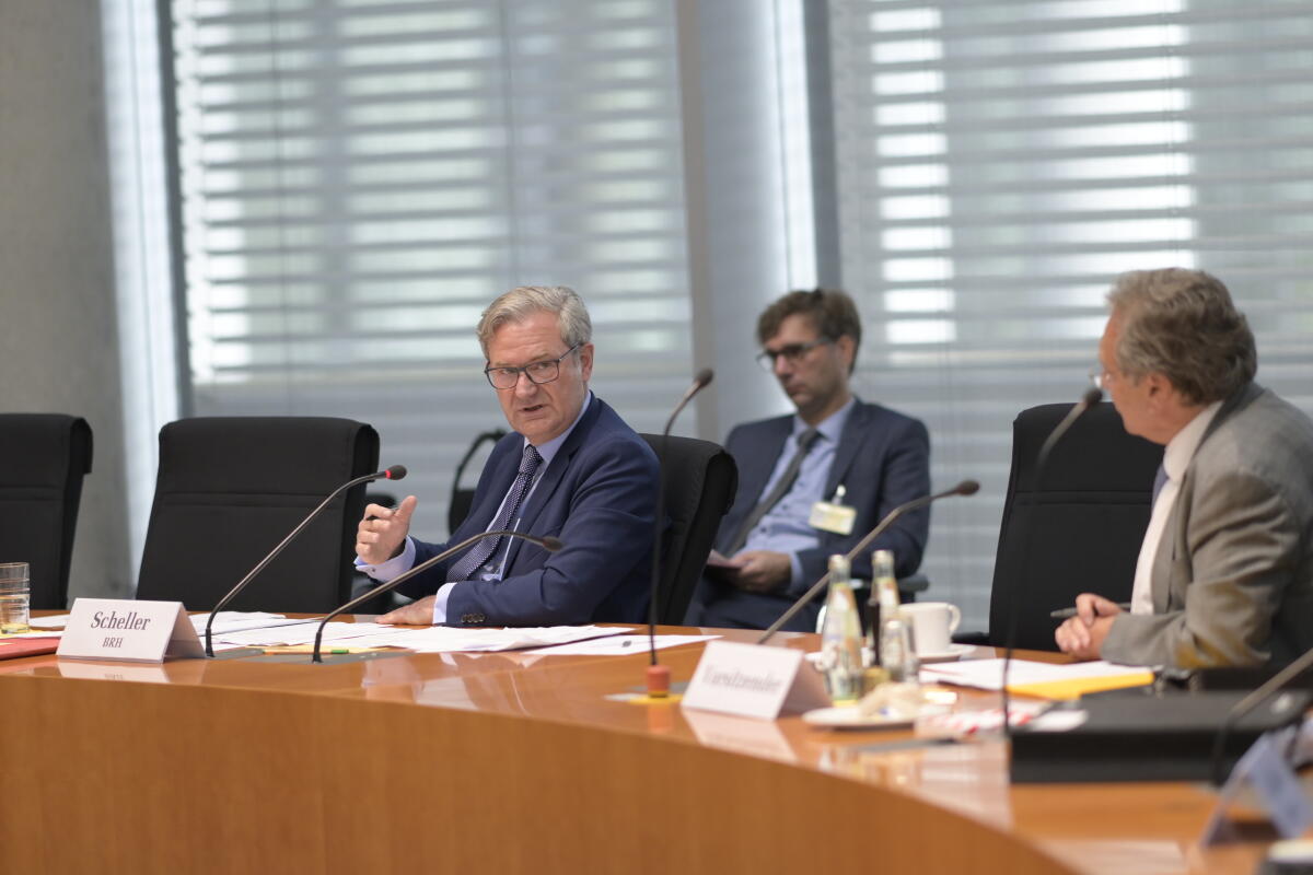 Der Präsident des Bundesrechnungshofes, Kay Scheller (im Bild), zu Gast im Ausschuss für Wirtschaft und Energie im Deutschen Bundestag. Der Präsident des Bundesrechnungshofes, Kay Scheller (im Bild), zu Gast im Ausschuss für Wirtschaft und Energie im Deutschen Bundestag.