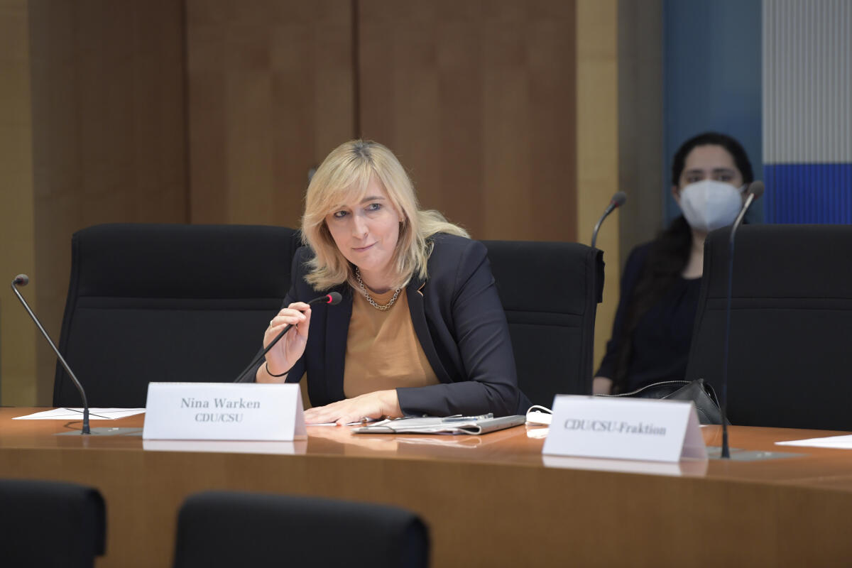 Konstituierende Sitzung der Kommission zur Reform des Bundeswahlrechts und zur Modernisierung der Parlamentsarbeit. Hier: Nina Warken, CDU/CSU, MdB. Warken, Nina Konstituierende Sitzung der Kommission zur Reform des Bundeswahlrechts und zur Modernisierung der Parlamentsarbeit. Hier: Nina Warken, CDU/CSU, MdB.