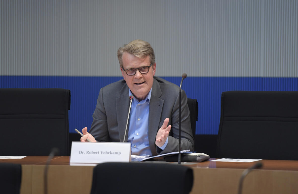 Konstituierende Sitzung der Kommission zur Reform des Bundeswahlrechts und zur Modernisierung der Parlamentsarbeit - Dr. Robert Vehrkamp, Sachverständiger. Konstituierende Sitzung der Kommission zur Reform des Bundeswahlrechts und zur Modernisierung der Parlamentsarbeit - Dr. Robert Vehrkamp, Sachverständiger.