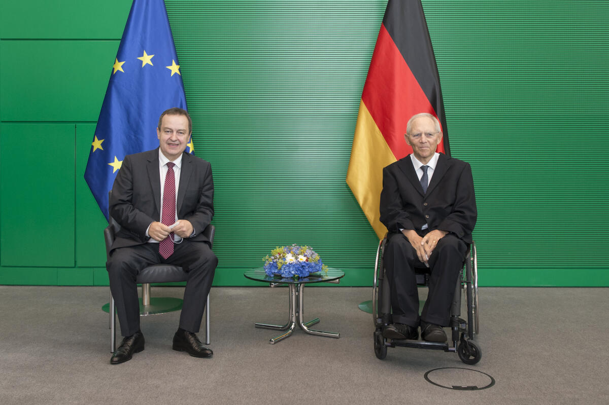 Bundestagspräsident Dr. Wolfgang Schäuble (r), CDU/CSU, MdB, empfängt den Parlamentspräsidenten Serbiens, Ivica Dačić (l), zu einem Gespräch. Schäuble, Wolfgang Bundestagspräsident Dr. Wolfgang Schäuble (r), CDU/CSU, MdB, empfängt den Parlamentspräsidenten Serbiens, Ivica Dačić (l), zu einem Gespräch.